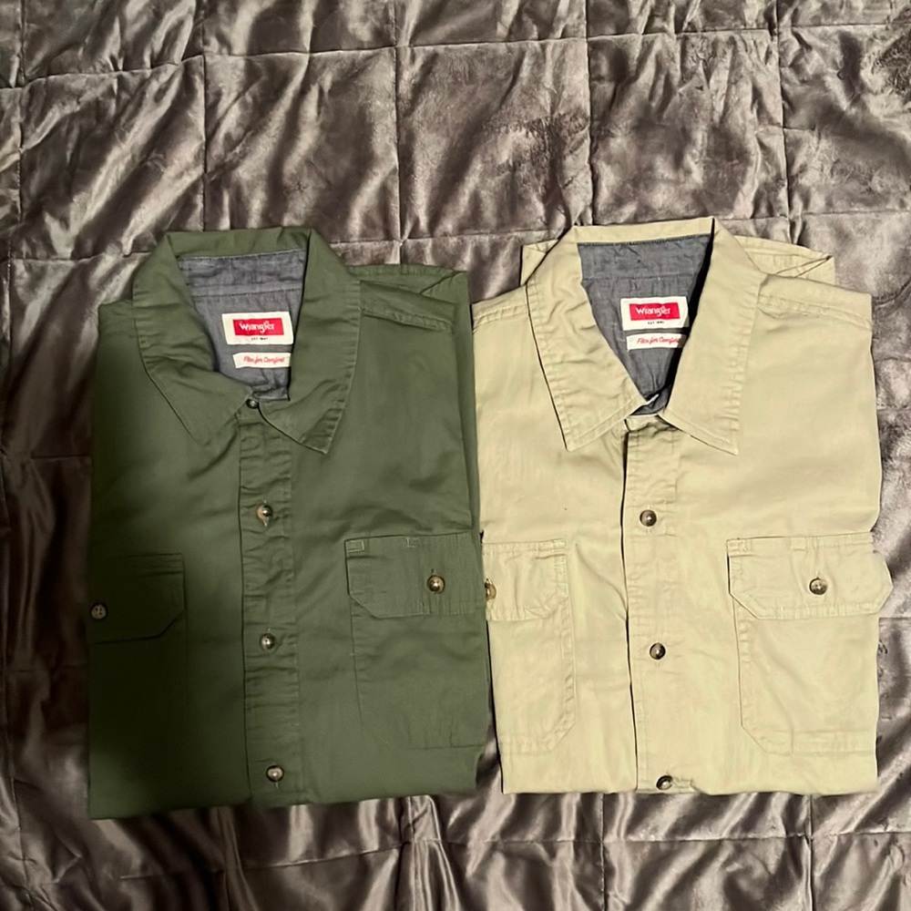 Wrangler short sleeve button up shirts (pair)